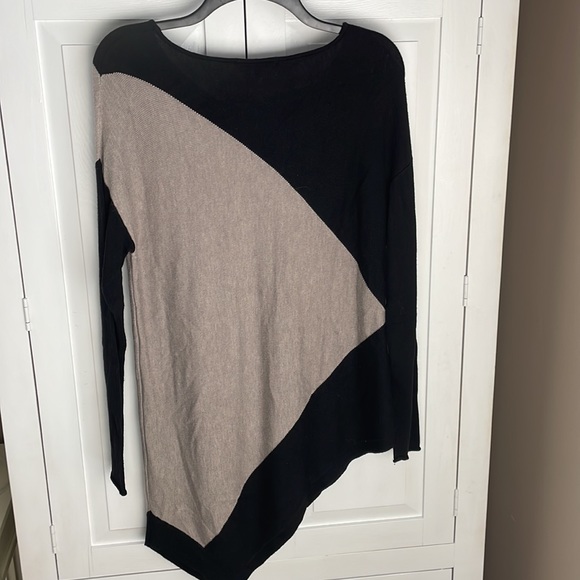 Joan Vass Asymmetric Black and Gray Color Block Sweater Shirt Size Medium - Picture 4 of 5